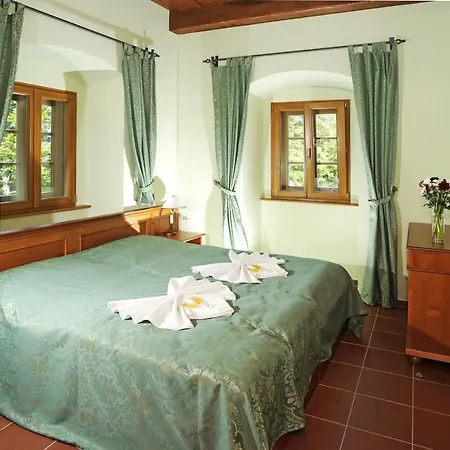 Kristin Hrádek Hotel *