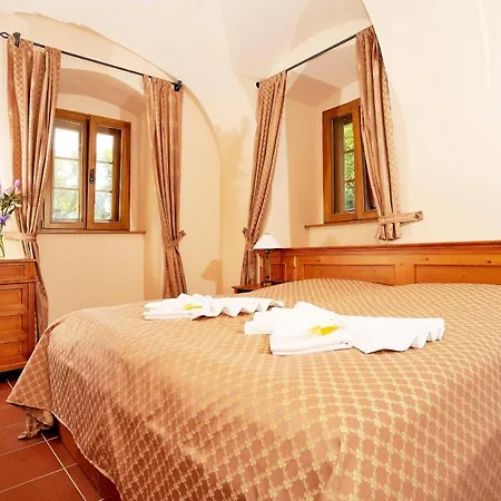 Kristin Hrádek Hotel *