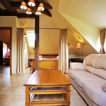 Hotel Kristin Hrádek *