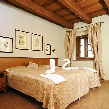 Kristin Hradek Hotel Decin