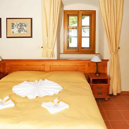 Kristin Hrádek Hotel *
