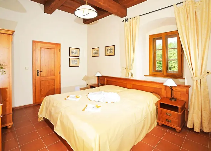 Kristin Hradek Hotel Decin